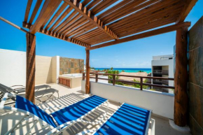 Beachfront Penthouse with 3 Bedrooms & Ocean View - Las Nubes